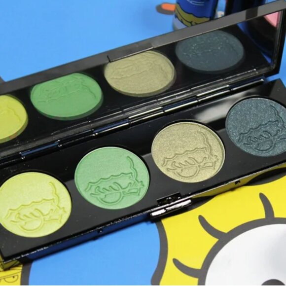 Limited Edition MAC The Simpsons That Trillion Doll Eyeshadow Palette- NIB NEW - Picture 3 of 14